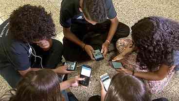 França proíbe redes sociais para menores de 15 anos