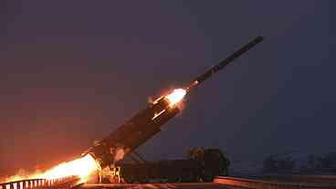 Coreia do Norte Acusada de Lançar Mísseis em Direção ao Japão