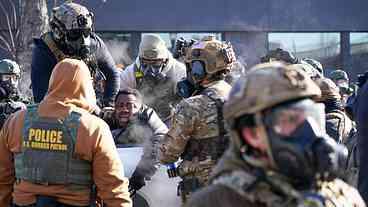 Uso de Máscaras pelo ICE Eleva Tensão nos EUA