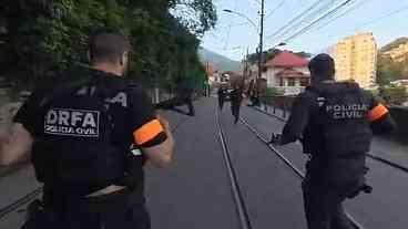 Polícia realiza operação contra veículos roubados