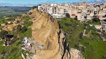 Deslizamento de Terra em Niscemi: Risco e Emergência
