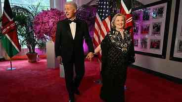 Clinton Pede Depoimento Público no Caso Epstein