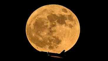 Musk Prioriza Lua em Novo Foco da SpaceX