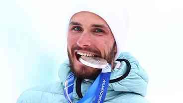 Russo conquista medalha inédita como atleta neutro