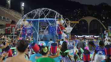 Trânsito no Centro do Rio: Desfiles Mirins e Campeãs