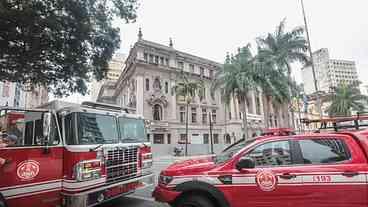 Incêndio na Faculdade de Direito da USP é controlado