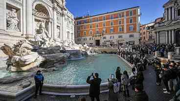Fontana di Trevi atrai 220 mil visitantes pagantes em um mês