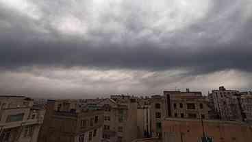 Teerã em alerta: risco de chuva ácida após bombardeios