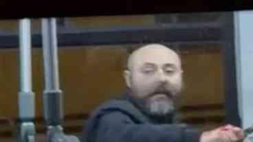 Homem se suicida após esfaquear mulher em ônibus na Itália