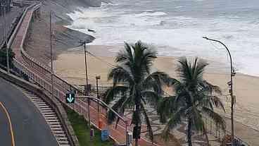 Ciclovia Tim Maia fechada por ressaca no Rio