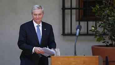 Posse de Kast sinaliza guinada à direita no Chile