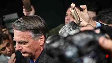 Bolsonaro pode pedir prisão domiciliar após internação