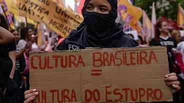 Brasil: 15 Estupros Coletivos Diários em Quatro Anos