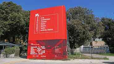 Prefeito de Veneza ameaça fechar pavilhão russo na Bienal