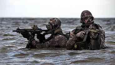 EUA Planejam Ataque Terrestre Enquanto Negociam Paz