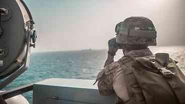 Irã libera passagem de navios humanitários em Ormuz