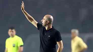 Botafogo vence Vasco e Bellão se despede com vitória