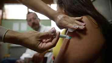 Empresas devem informar sobre câncer e vacinação