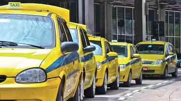 Rio pode adotar faixa rosa em táxis dirigidos por mulheres