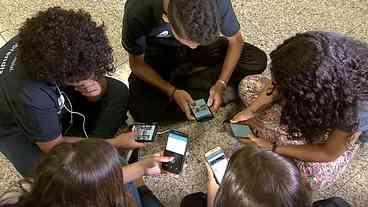 Grécia Proíbe Redes Sociais para Menores de 15 Anos