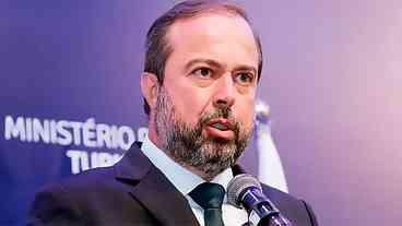 Mistura de etanol na gasolina vai aumentar, adianta ministro do MME