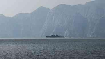 Tensão EUA-Irã: Bloqueio Naval e Ameaças no Mar Vermelho