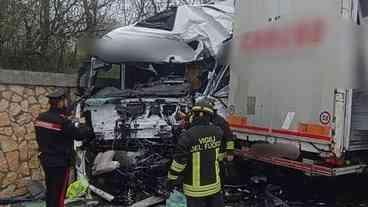 Caminhoneiro morre atropelado em ato na Itália