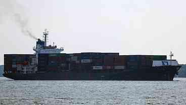 Teerã anuncia apreensão de navios após ataque em Ormuz