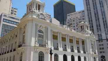 Rio debate fiscalização de ambulantes após agressão