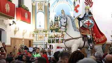 Fiéis celebram São Jorge no Rio de Janeiro