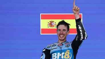 Álex Márquez aproveita queda de Marc e vence GP da Espanha