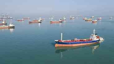 Tráfego Marítimo em Ormuz Quase Parado