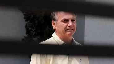 Bolsonaro, ainda internado, recupera-se de cirurgia no ombro