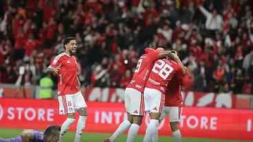 Inter supera o Fluminense e se afasta do rebaixamento