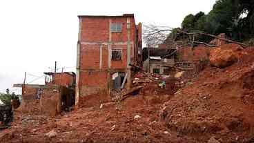 Governo amplia auxílio para vítimas das chuvas em MG