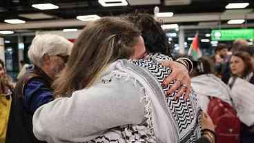 Ativistas de flotilha denunciam tortura em Israel