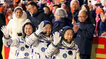 Astronautas Chineses Iniciam Missão de Um Ano no Espaço