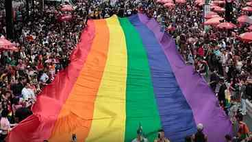 Parada LGBT+ de SP Enfrenta Crise e Desafios