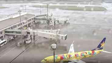 Tempestade Jangmi Cancela Quase 400 Voos no Japão