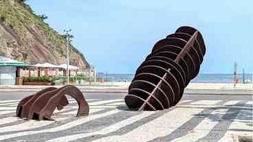 Escultura 'A Baleia' Retorna ao Leme
