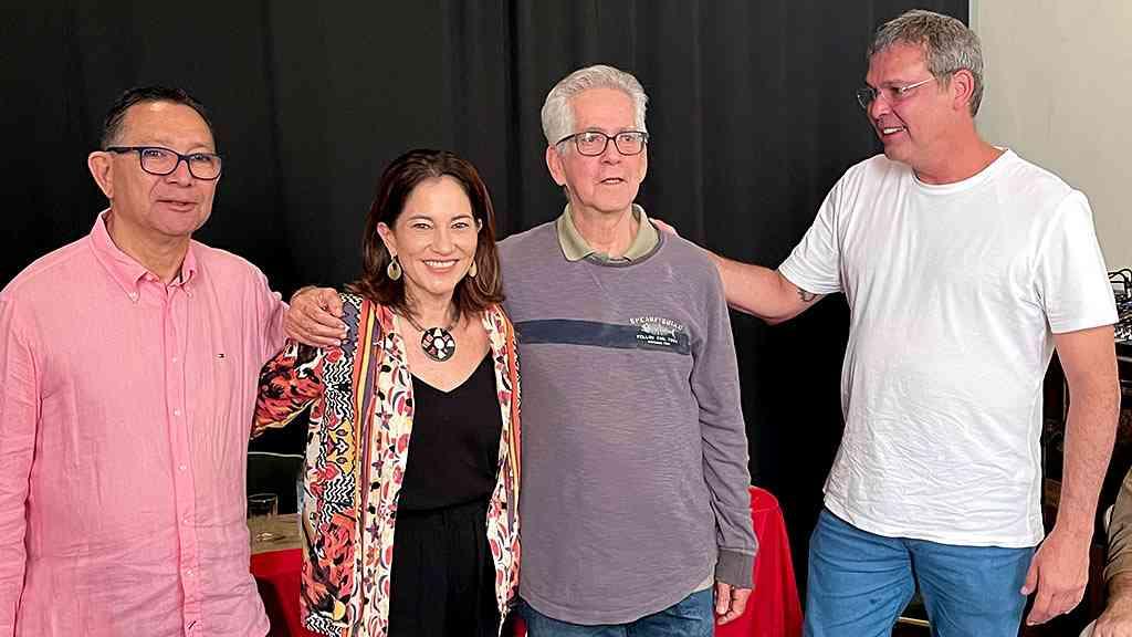 Parlamentares do PT fazem trabalho de base, com vistas às eleições