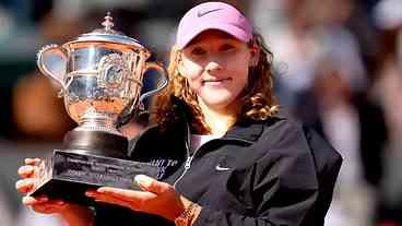 Mirra Andreeva é campeã em Roland Garros 2023