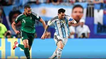 Messi brilha e faz hat-trick na estreia da Argentina
