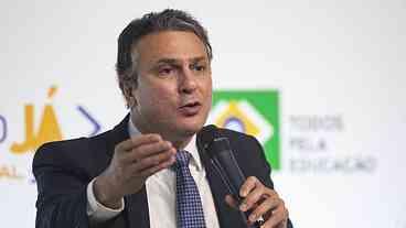 Senador Camilo Santana aceita o convite para liderar a...