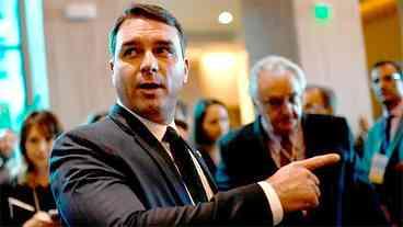 Flávio Bolsonaro enfrenta abandono por parte de aliados...