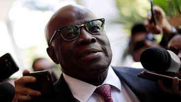 Diante da derrota iminente, Joaquim Barbosa desiste de...