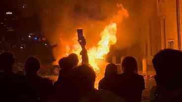 Confronto entre polícia e manifestantes gera caos na Itália