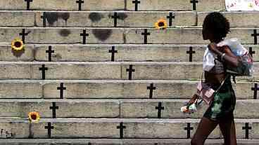 Brasil reduz mortes violentas em 2025, mas feminicídios...