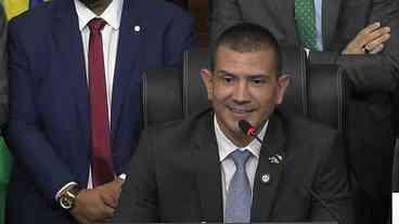 Douglas Ruas é investido na candidatura do PL ao governo...