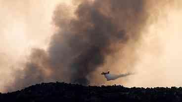 Bombeiros contêm avanço de incêndios florestais na Espanha